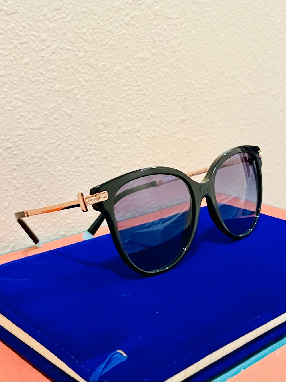 Tiffany & Co. Black Cat-Eye Sunglasses no scratches in great condition - Picture 10 of 12